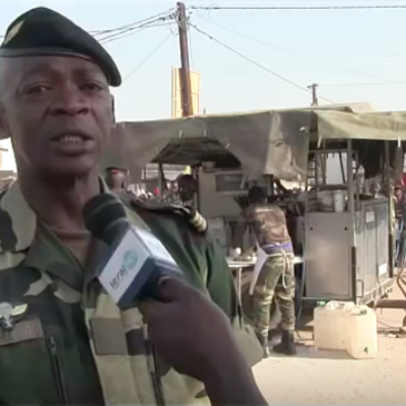 The Senegalese army distributes bread for pilgrims
